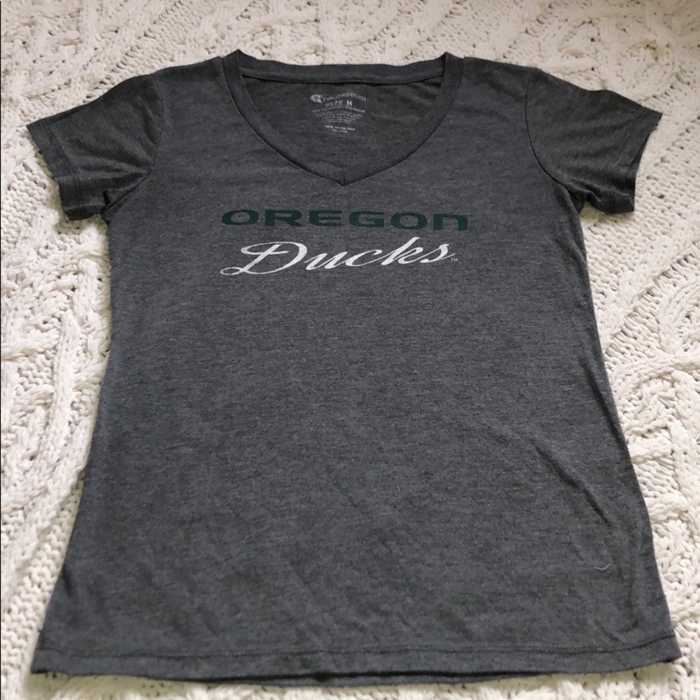 Women’s Gray V neck Oregon Ducks tee shirt Sz M